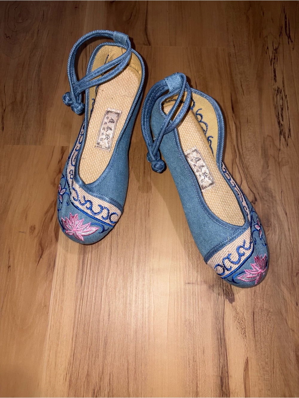 NWOT Chinese Embroidered Floral Wedge Shoes